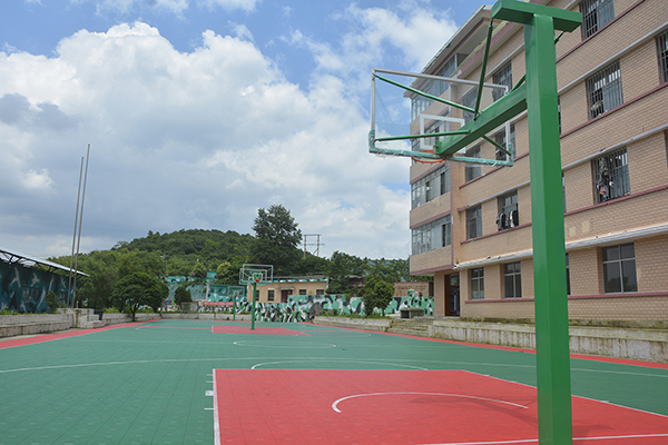 篮球训练场